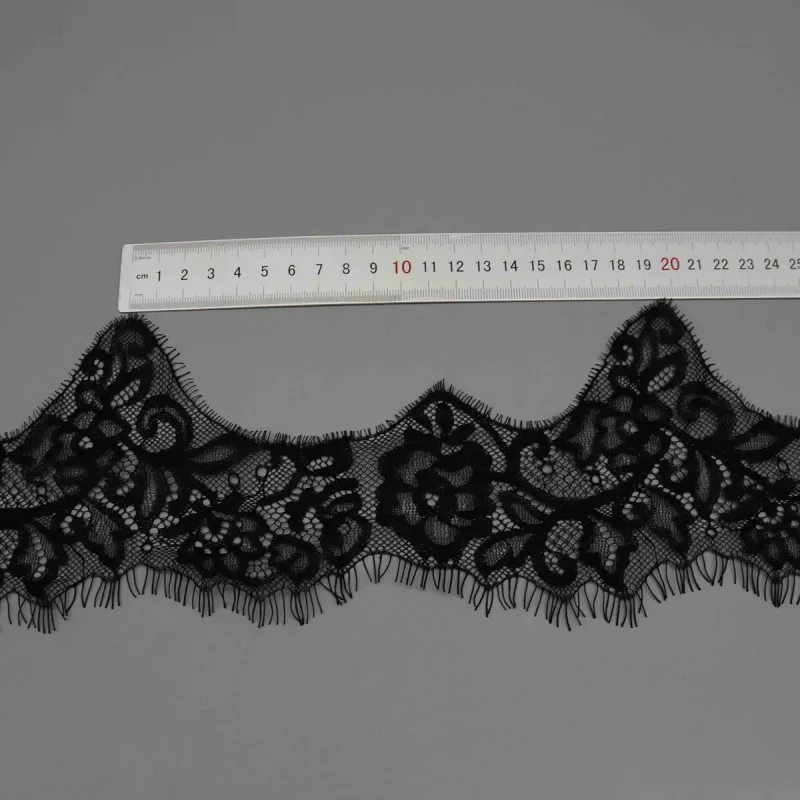 Galon large de dentelle noire à cils pour lingerie de luxe et robes de couture, vue de détail du produit 5