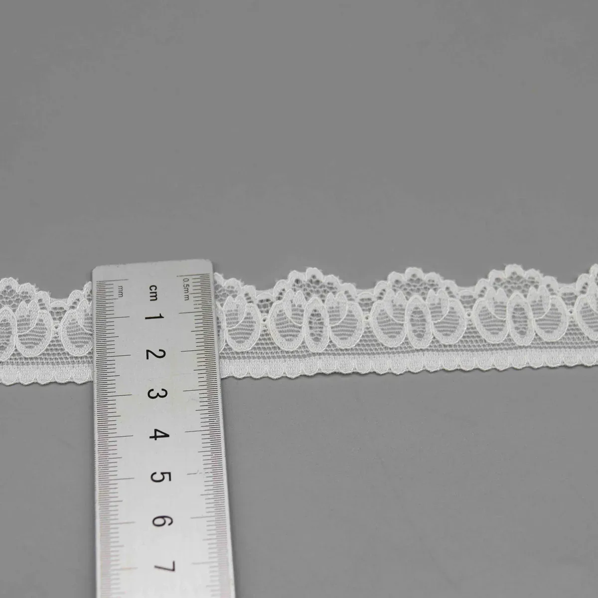 Galon de dentelle extensible géométrique et classique pour vêtements de sport modernes et lingerie — vue de détail 2