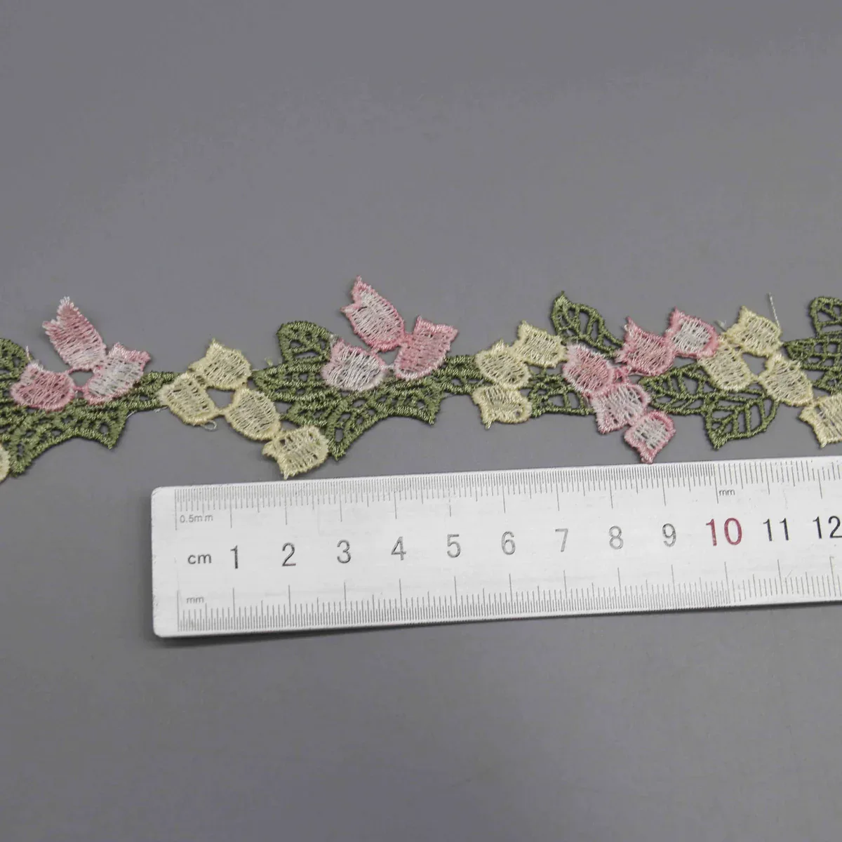 Galon à broderie florale pour couture enfant et décoration intérieure — vue de détail 3