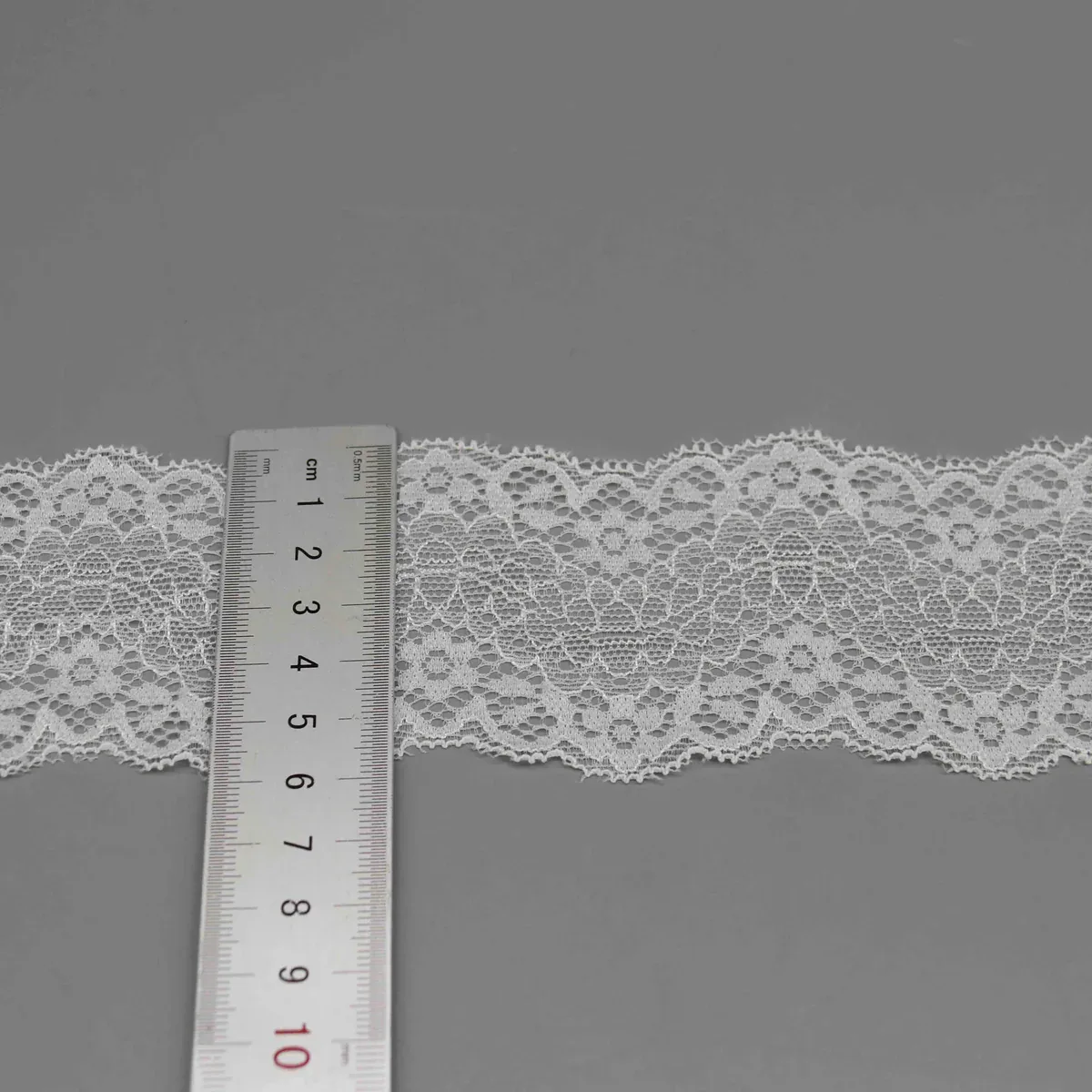 Scalloped Floral Elastic Lace Edging for Apparel — detail view 2