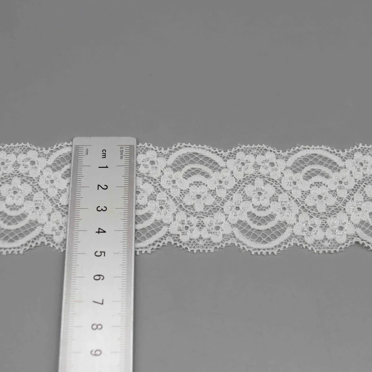 Scalloped Floral Elastic Lace Edging for Apparel — detail view 3