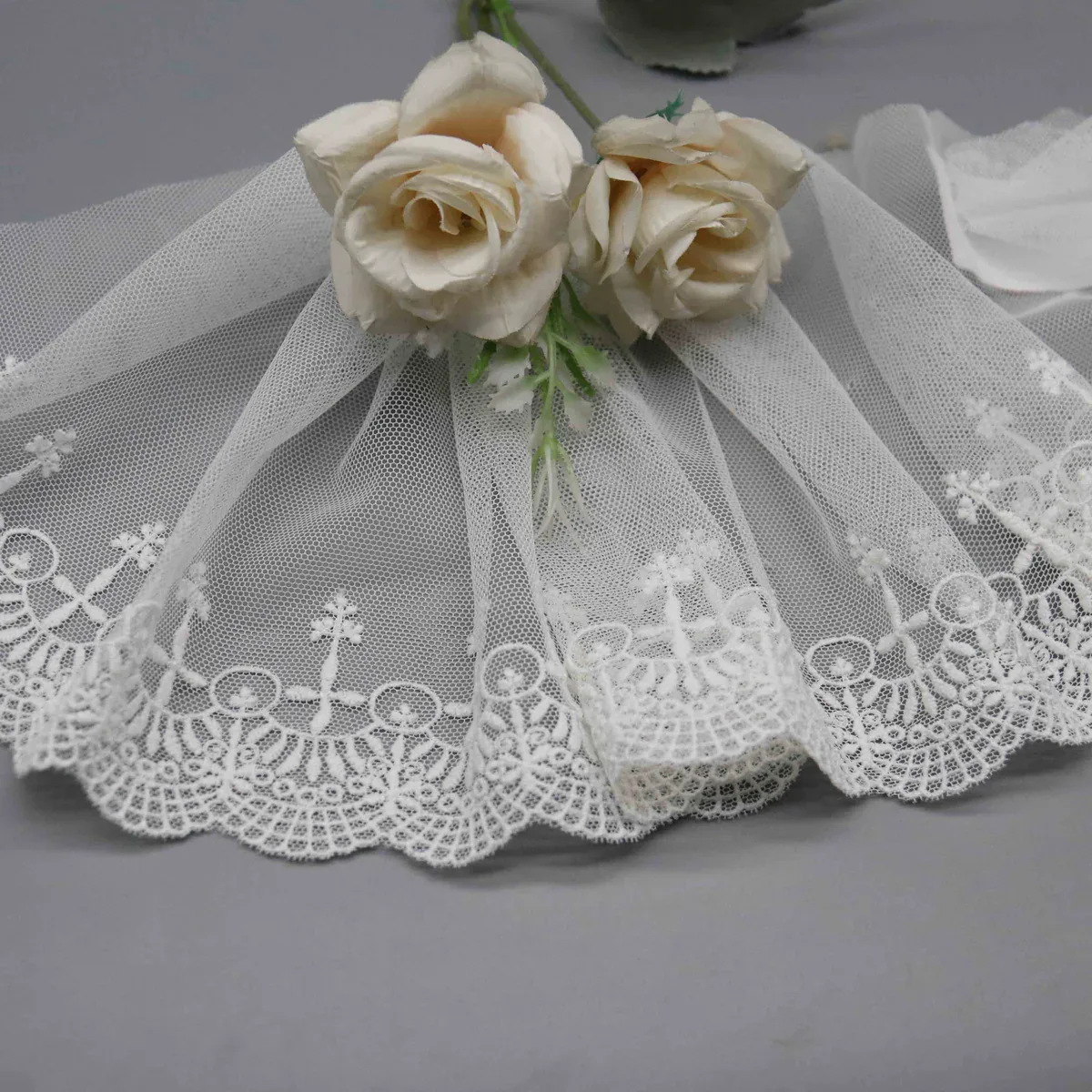 Elegant Floral and Geometric Lace Trim for Garment Embellishment — product detail Elegant Floral and Geometric Lace Trim for Garment Embellishment — product detail