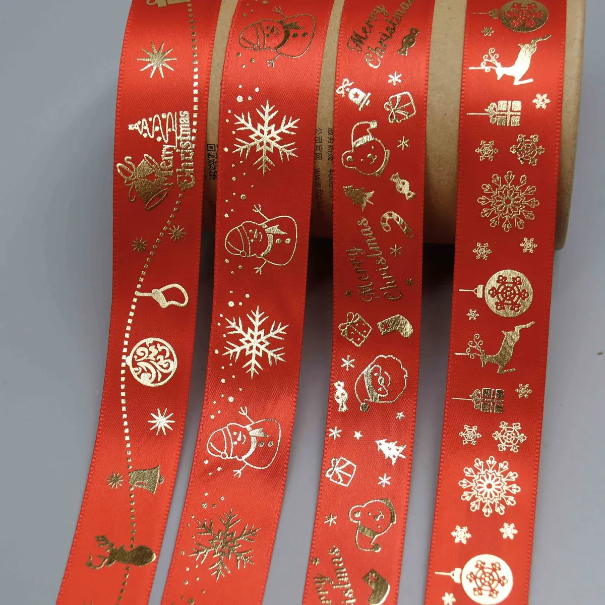 Cinta festiva estampada con lámina dorada para envolver regalos navideños — detalle del producto Cinta festiva estampada con lámina dorada para envolver regalos navideños — detalle del producto