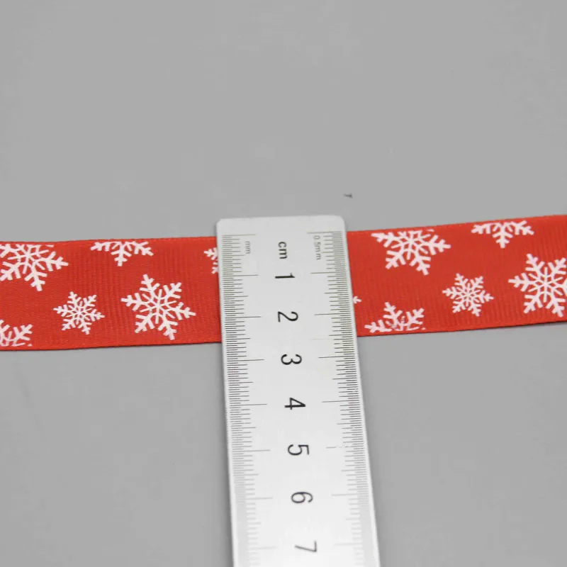 Cinta de grosgrain estampada con copos de nieve para envolver regalos, vista de detalle del producto 3