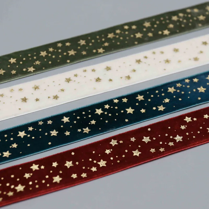 Cinta de terciopelo con estrellas dispersas para envolver regalos, vista de detalle del producto 5