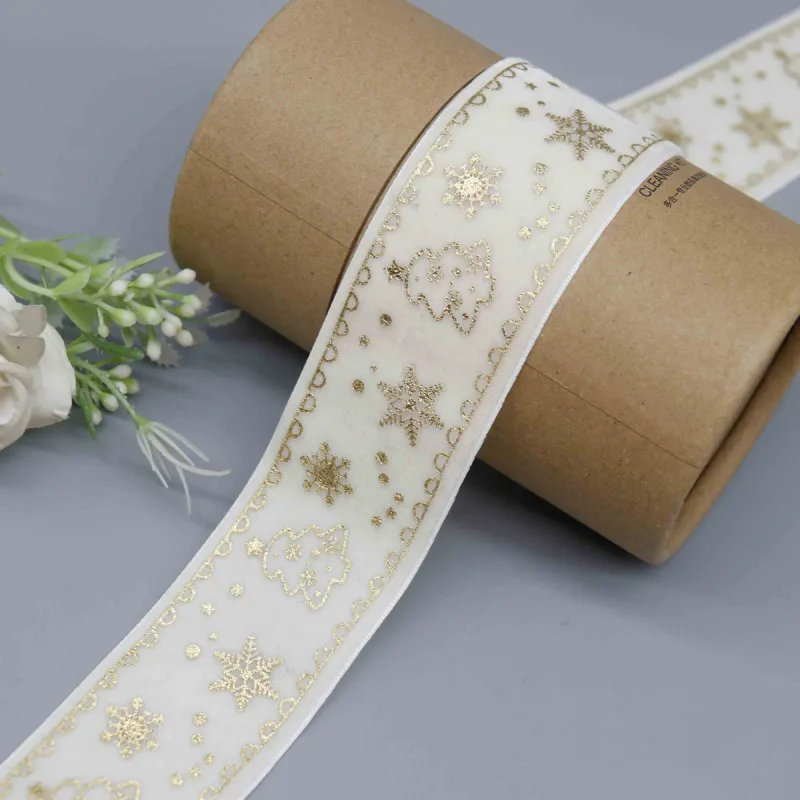 Cinta de terciopelo con motivos navideños de copos de nieve y árboles para envolver regalos, vista de detalle del producto 2