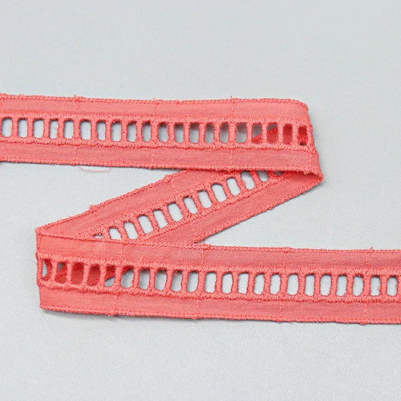 Galon de dentelle brodée ajourée à rayures en échelle 100% coton 2.7cm pour vêtements décontractés, vue de détail du produit 2
