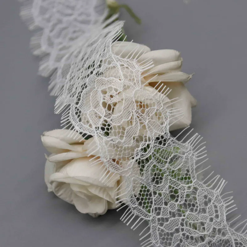 Tira de encaje floral Chantilly con borde de pestañas, 100% poliamida, de 5cm, para lencería, vista de detalle 3 del producto