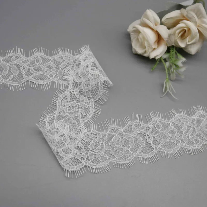 Tira de encaje floral Chantilly con borde de pestañas, 100% poliamida, de 5cm, para lencería, vista de detalle 4 del producto