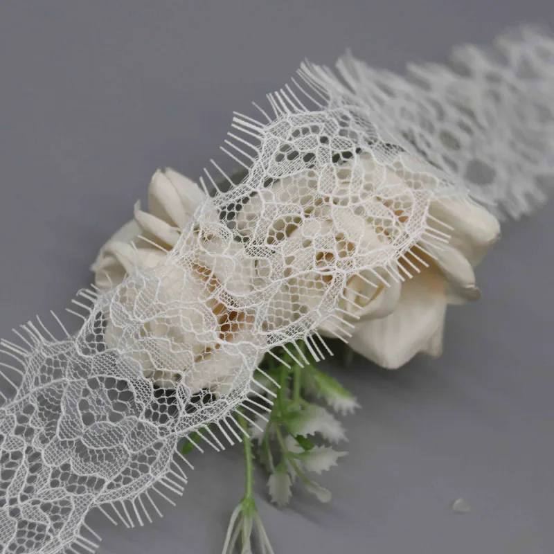 Tira de encaje floral Chantilly con borde de pestañas, 100% poliamida, de 5cm, para lencería, vista de detalle 5 del producto