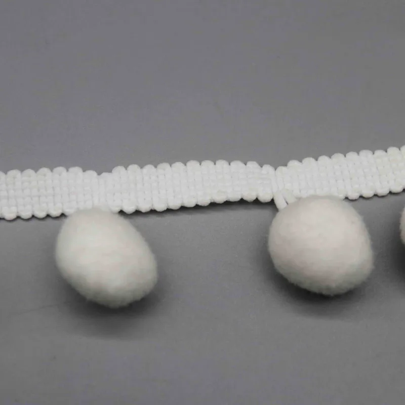 Tira de encaje con pompones grandes de tacto afelpado, 100% poliamida, de 3cm, para decoración del hogar, vista de detalle 4 del producto