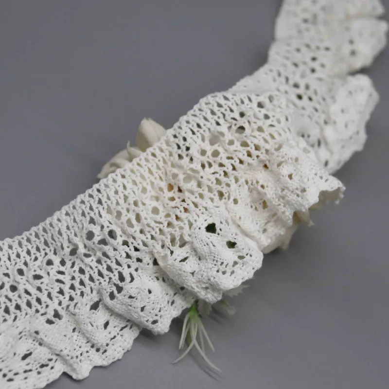 Tira de encaje de ganchillo elástico de poliamida y elastano con volantes, de 6cm, para lencería, vista de detalle 4 del producto