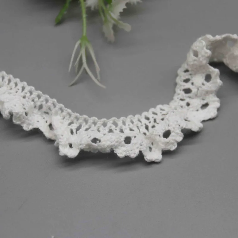 Tira de encaje elástico de poliamida y elastano con grupos de margaritas, de 1.7cm, para prendas de bebé, vista de detalle 4 del producto