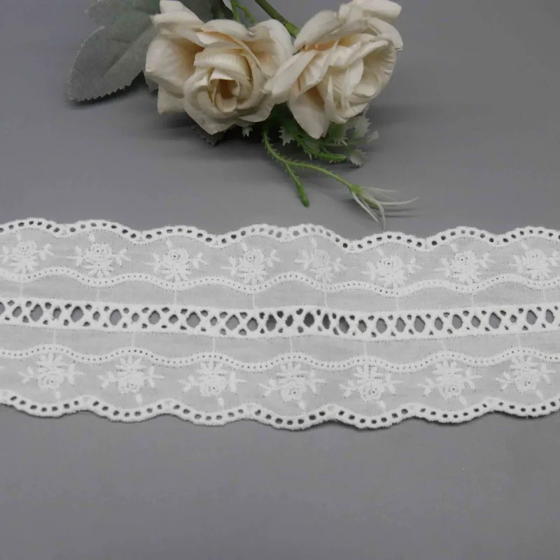 Bestickte Lochspitzenborte mit Blütenzweigen aus 100% Baumwolle, 7.3cm, für Sommerkleider und Blusen, Produktdetailansicht 3