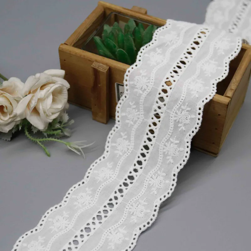 Bestickte Lochspitzenborte mit Blütenzweigen aus 100% Baumwolle, 7.3cm, für Sommerkleider und Blusen, Produktdetailansicht 4