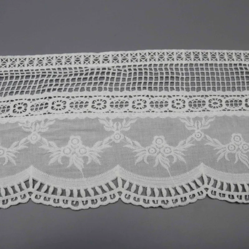 Auf wasserlöslichem Trägermaterial gestickte Baumwollspitzenborte mit viktorianischen Bouquets, 16.5cm, für traditionelle Näharbeiten und Brautmode, Produktdetailansicht 3