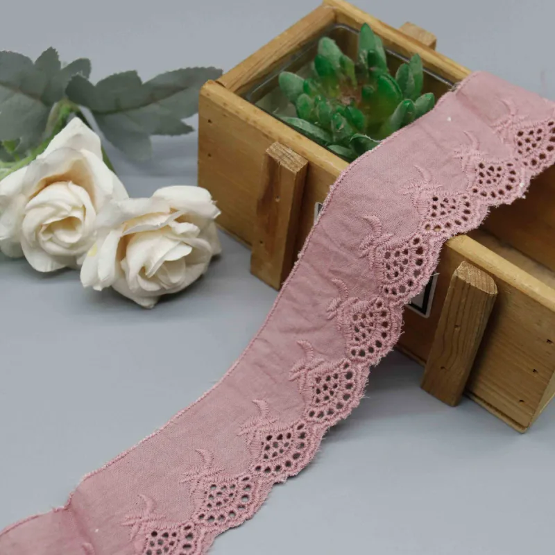 Bestickte Lochspitzenborte mit Muschelfächern aus 100% Baumwolle, 4.7cm, für Kleider und Dessous, Produktdetailansicht 3