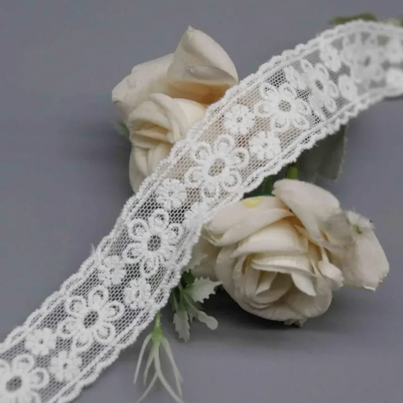 Baumwoll-Netzstickspitzenband, weiße florale Spitzenborte für Bekleidungskanten, Produktdetailansicht 3