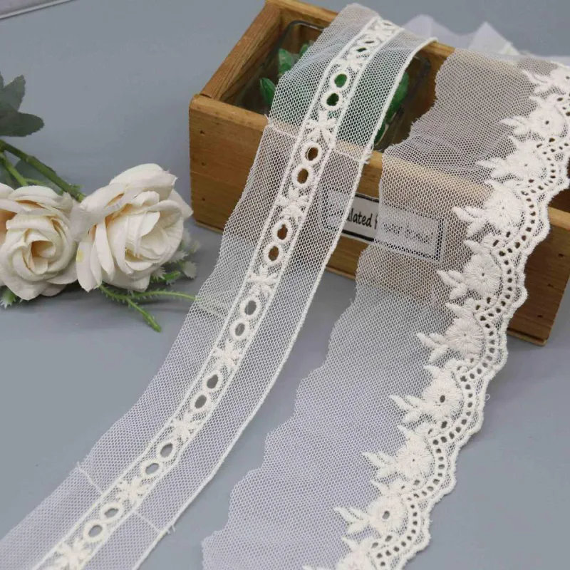 Netz- und Tüllstickspitzenborte mit kleinem Blumenmuster für Dessous und Kleidersäume, Produktdetailansicht 4