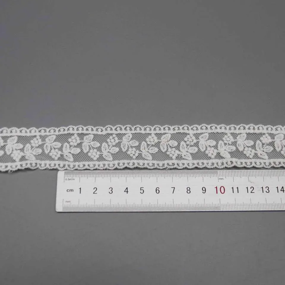 Baumwollstickspitzenborte mit gebogtem Blattrankenmuster für Bekleidungsnäharbeiten — Produktdetail Baumwollstickspitzenborte mit gebogtem Blattrankenmuster für Bekleidungsnäharbeiten — Produktdetail