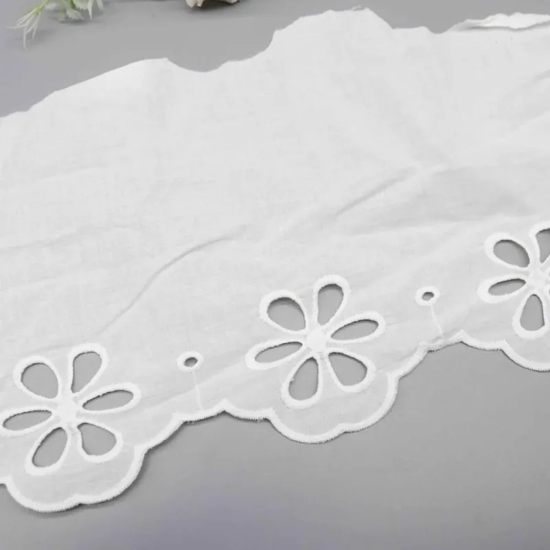 Breiter Lochspitzenvolant aus 100% Baumwolle mit großer floraler Bogenkante für Kleider, Produktdetailansicht 5
