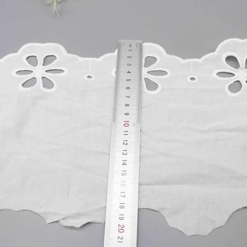 Breiter Lochspitzenvolant aus 100% Baumwolle mit großer floraler Bogenkante für Kleider, Produktdetailansicht 6