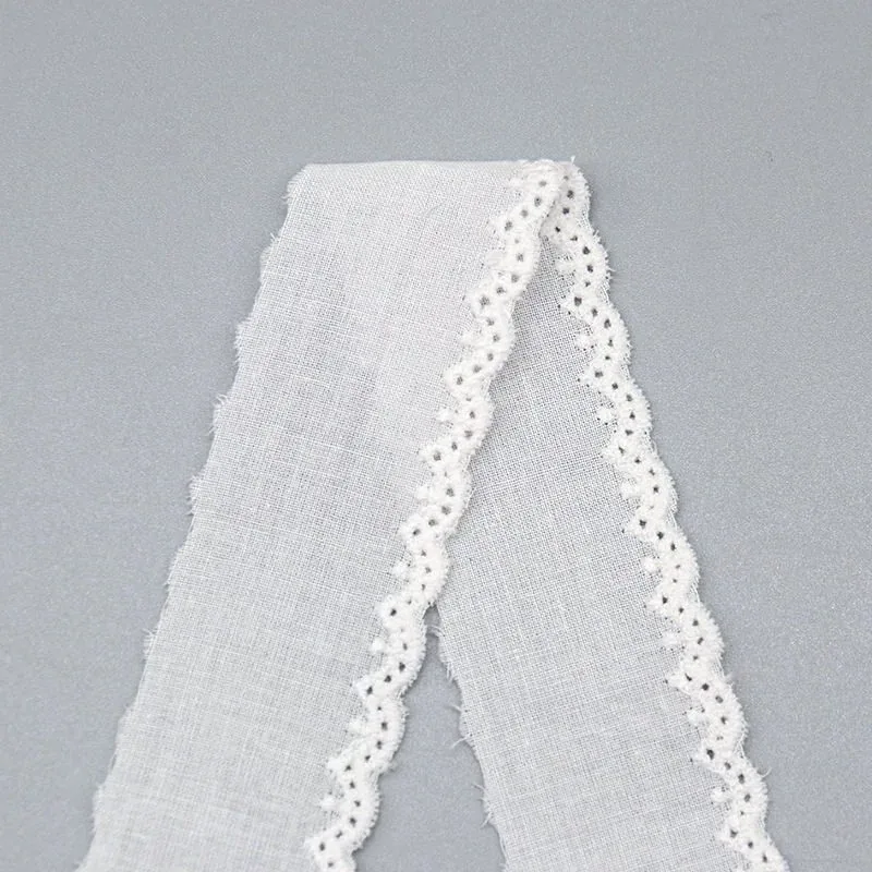 Délicate bordure de dentelle en coton de 3cm pour vêtements de bébé et créations de tradition, vue de détail du produit 3