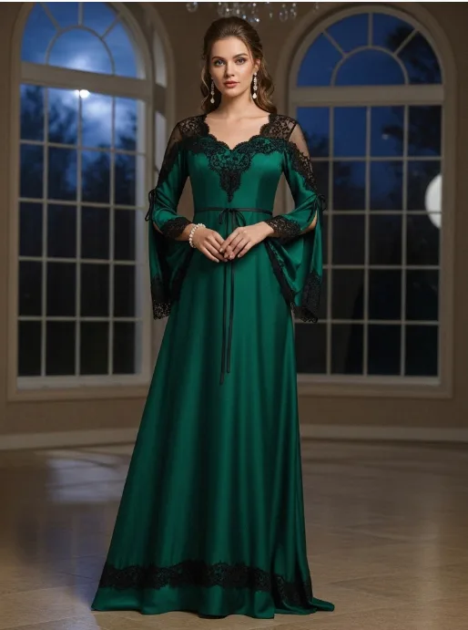 Grünes Abendkleid mit dunkler Spitze an Ausschnitt, Ärmeln und Saum Grünes Abendkleid mit dunkler Spitze an Ausschnitt, Ärmeln und Saum