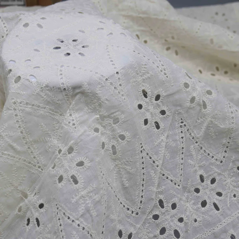 Ivory Floral Eyelet Fabric YT2601 — detail 2