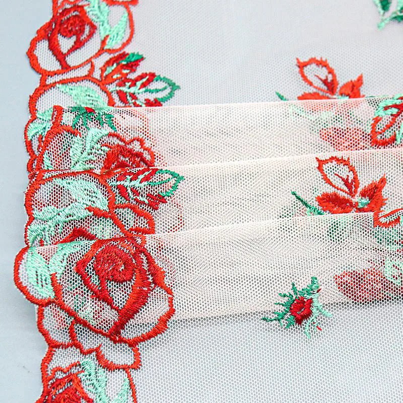 Netzstoff mit roter Rosenstickerei W009280A — Detail 4