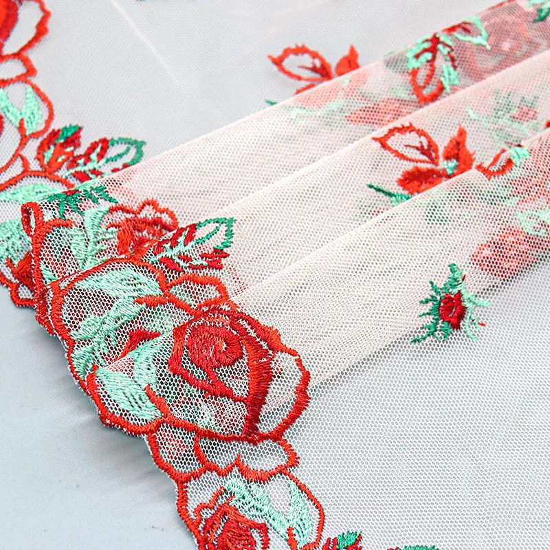 Netzstoff mit roter Rosenstickerei W009280A — Detail 5