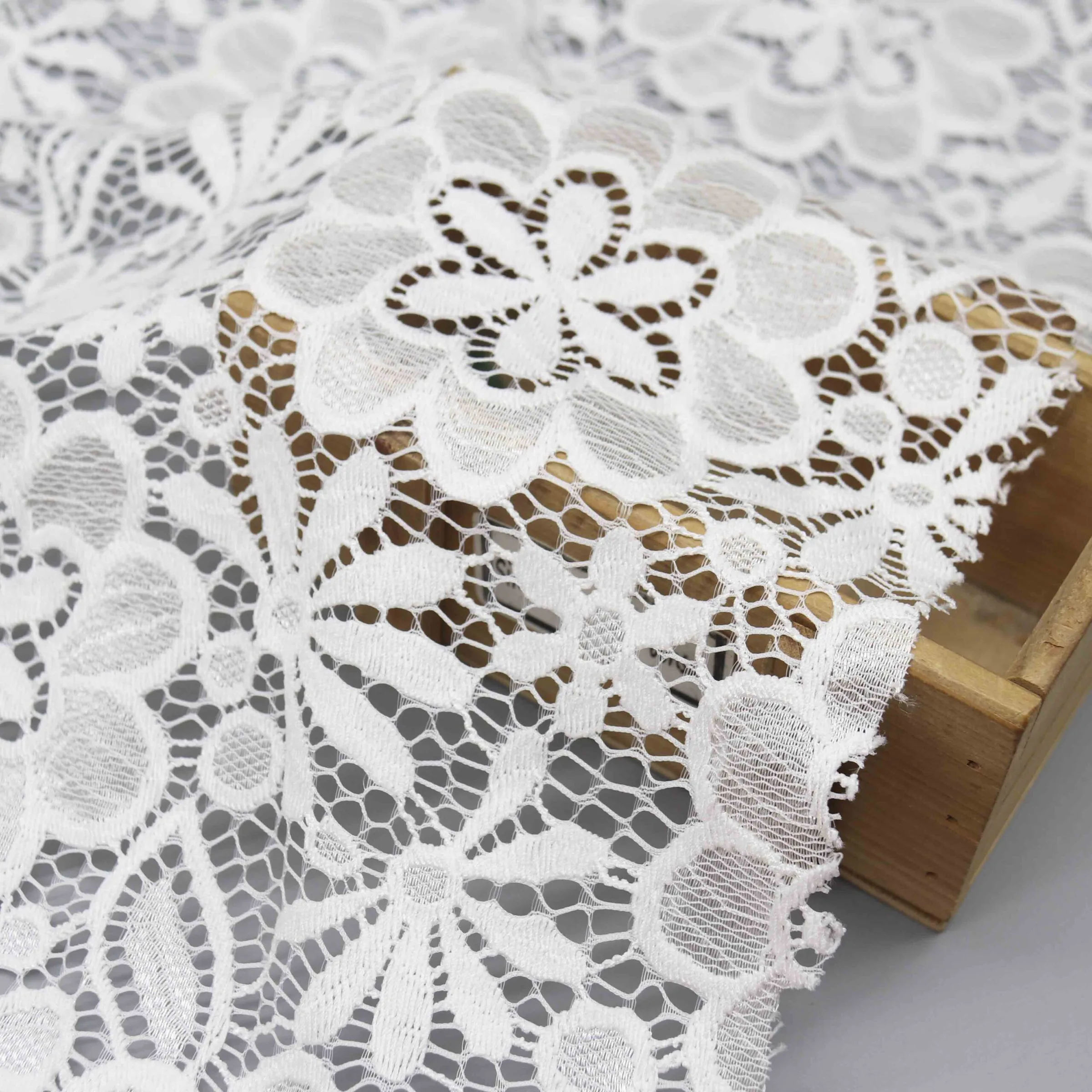 White Botanical Lace Fabric HY-01995