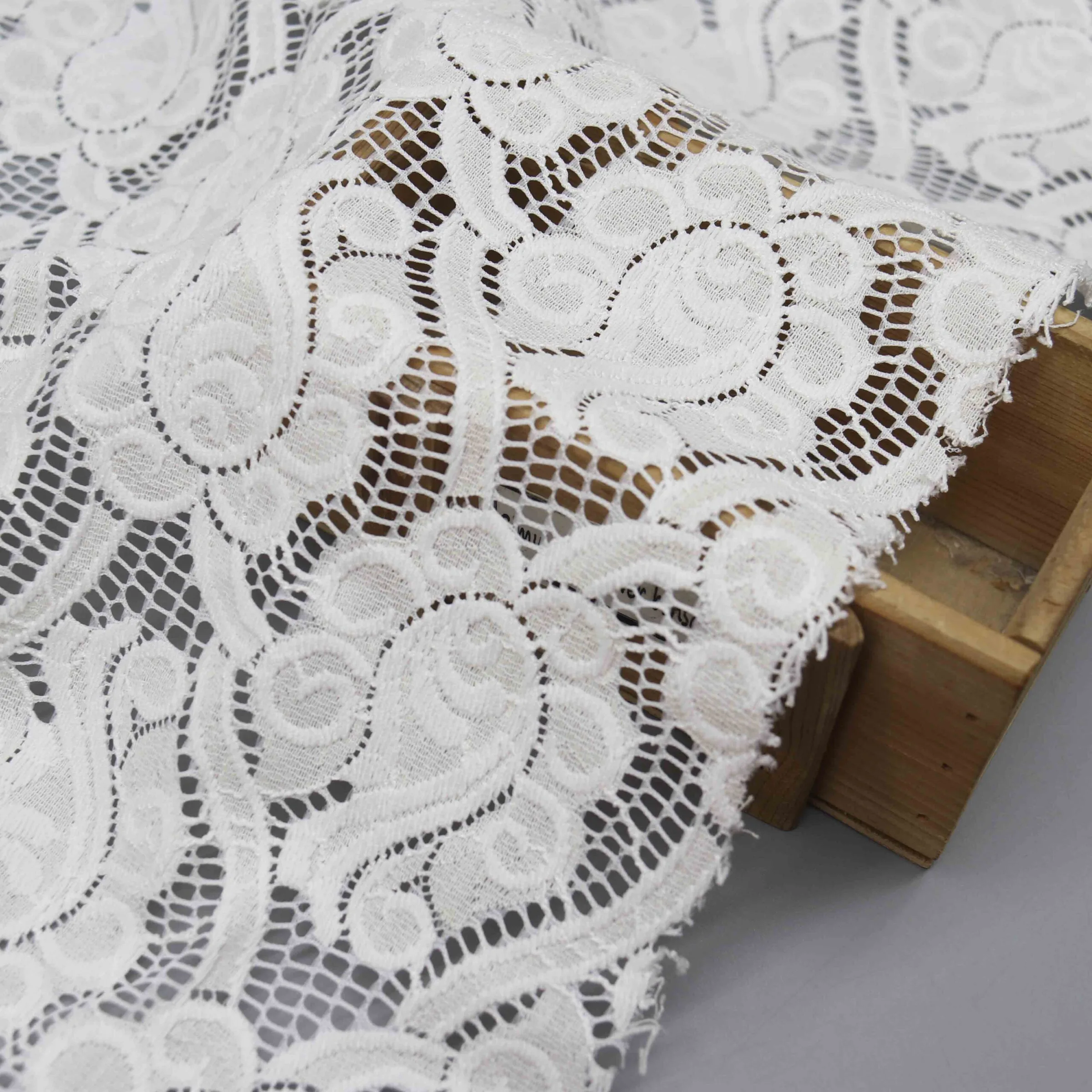 Off White Paisley Floral Lace HY-04495