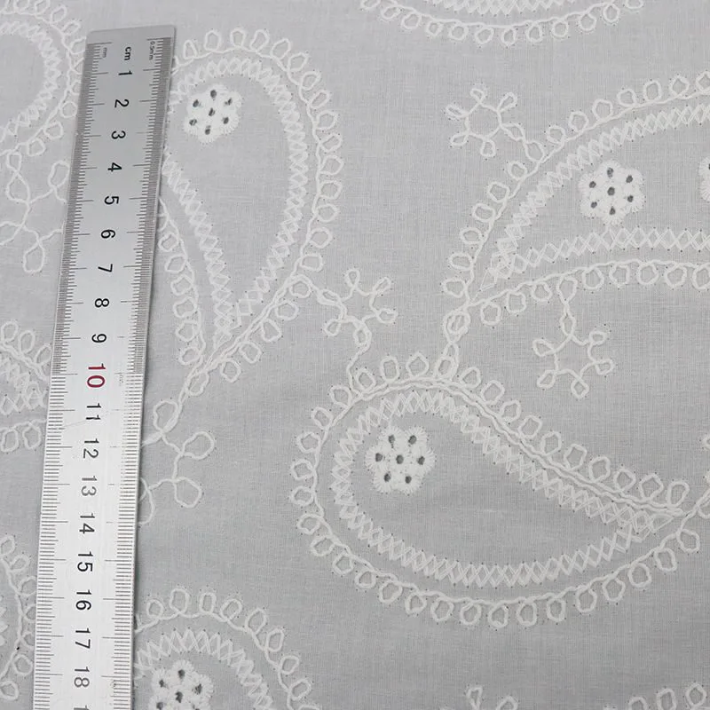 White Paisley Embroidery Fabric DY75190A — detail 2