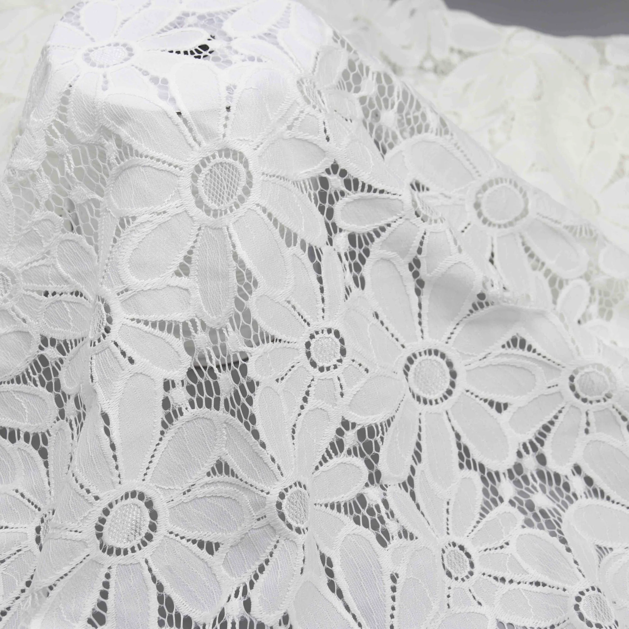 Ivory Daisy Motif Lace Fabric HY-01595