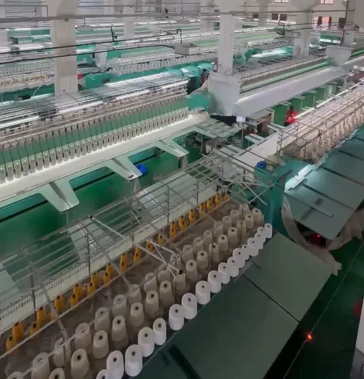 Usine de dentelle sur support hydrosoluble dotée de technologies de pointe et d’ouvriers qualifiés, spécialisée dans les dessins sur mesure et la production en série.