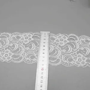 Von Lingerie zu Oberbekleidung: Die Vielseitigkeit elastischer Spitzenborten in der modernen Mode — Artikelbild 2 Von Lingerie zu Oberbekleidung: Die Vielseitigkeit elastischer Spitzenborten in der modernen Mode — Artikelbild 2