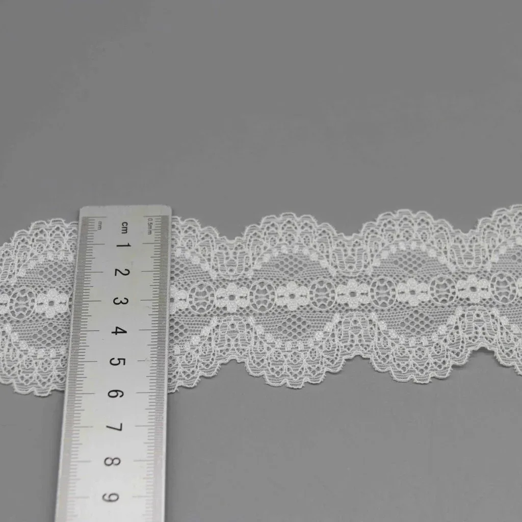 Breite beidseitig gebogte Spitze im Vintage-Stil für Bralette-Bänder und Bekleidung — Detailansicht 2