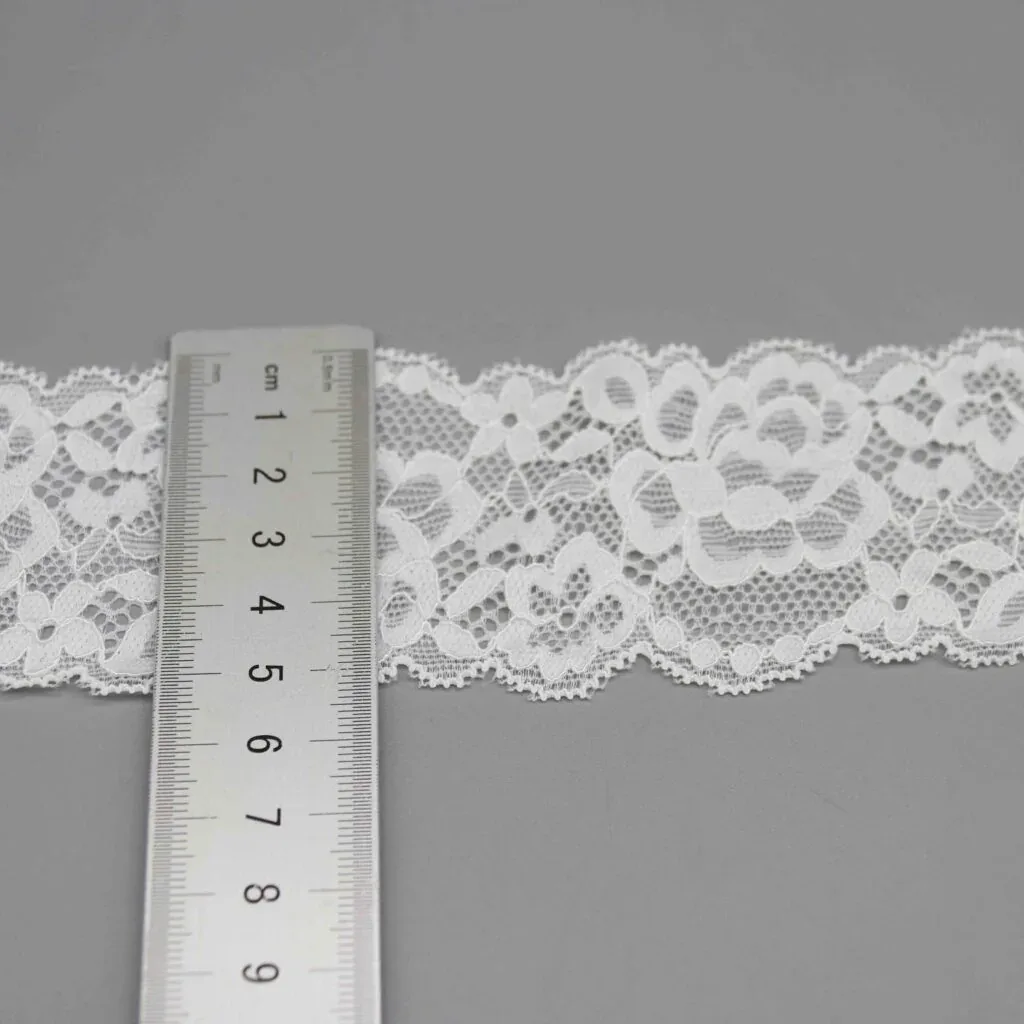 Florale elastische Spitzenborte für Dessous und Bekleidungskanten — Detailansicht 2 Florale elastische Spitzenborte für Dessous und Bekleidungskanten — Detailansicht 2