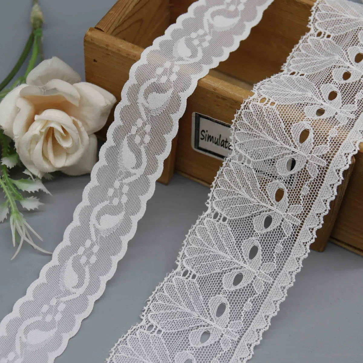 Galons de dentelle extensible étroits et larges pour ensembles coordonnés de lingerie et de vêtements — détail du produit Galons de dentelle extensible étroits et larges pour ensembles coordonnés de lingerie et de vêtements — détail du produit