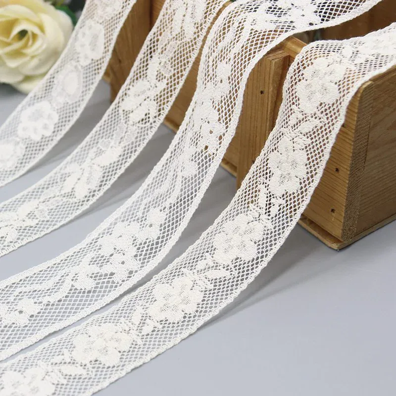 Kreative elegante handgefertigte Perlenstickereispitze