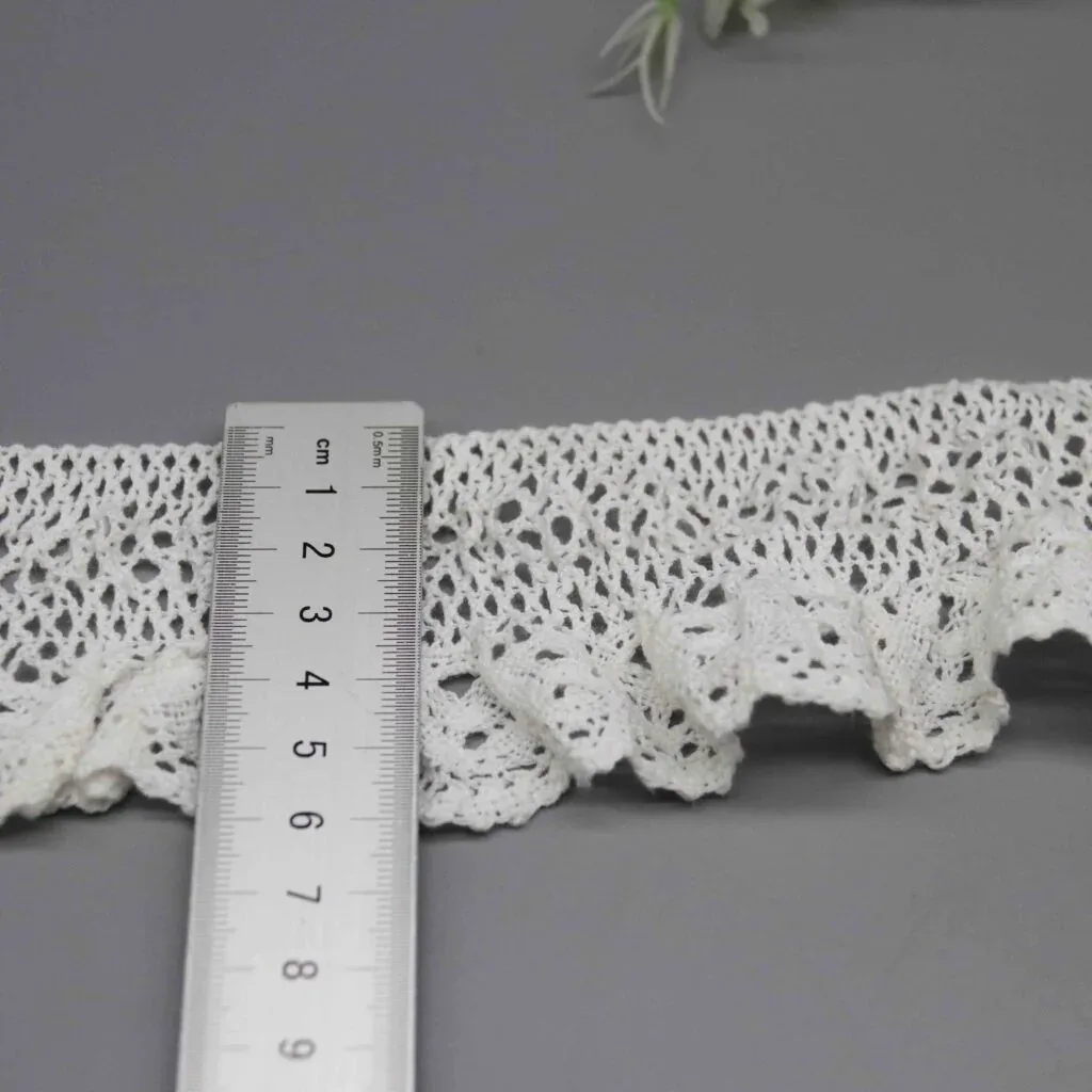 Regla vertical que muestra la anchura exacta de 6cm de la tira decorativa Regla vertical que muestra la anchura exacta de 6cm de la tira decorativa