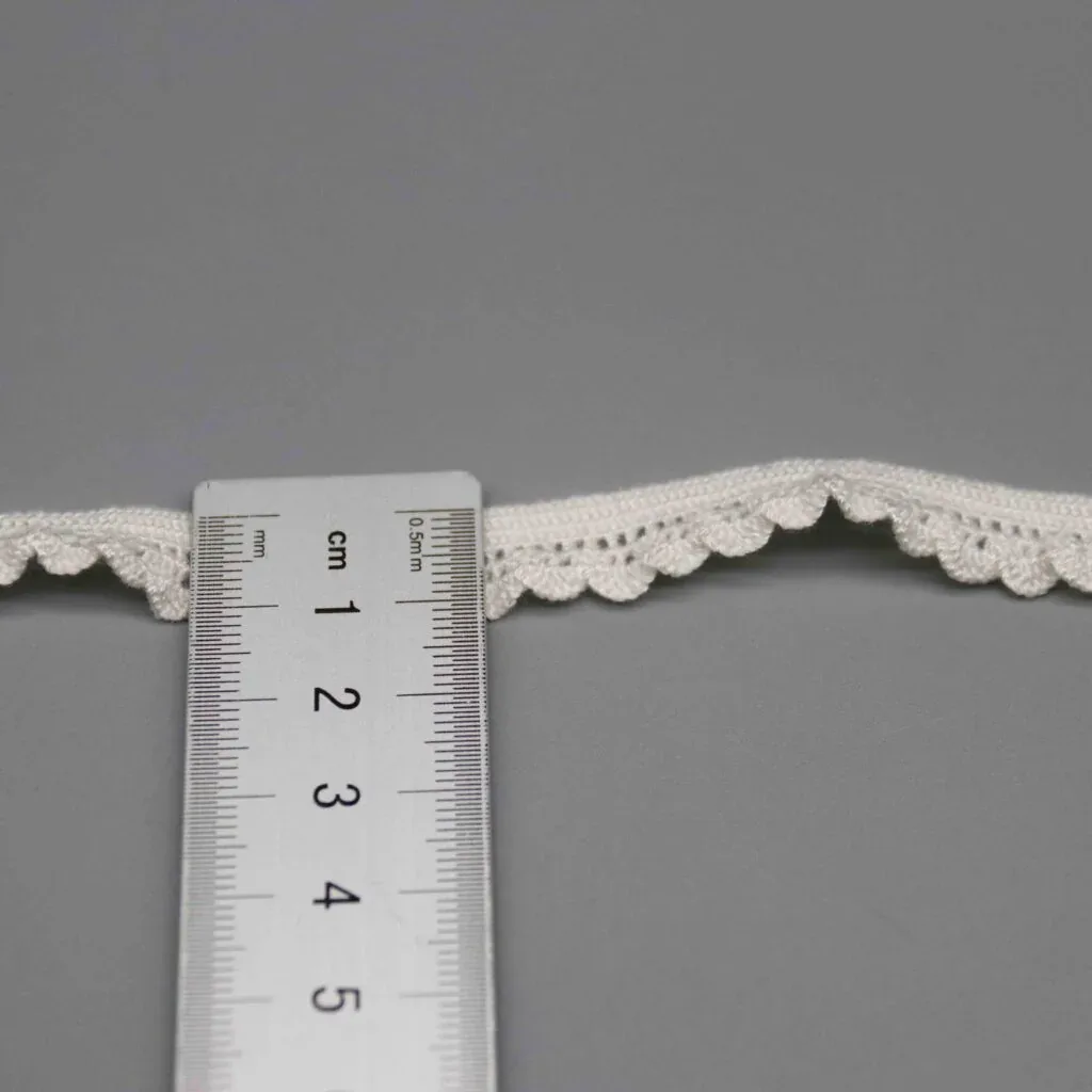 Regla vertical que muestra la anchura exacta de 1.2cm de la tira decorativa Regla vertical que muestra la anchura exacta de 1.2cm de la tira decorativa