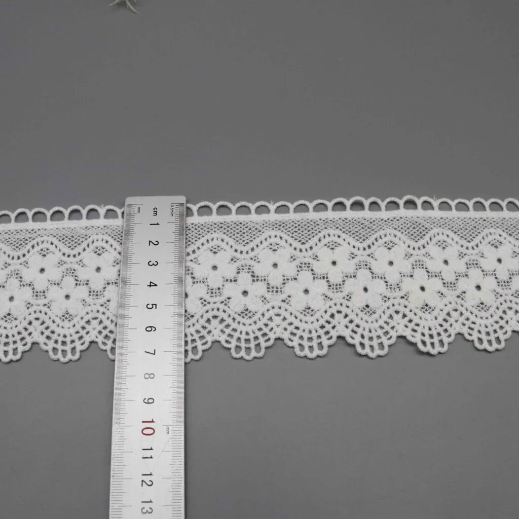 Senkrecht angelegtes Lineal zeigt die genaue Breite von 7.5cm Senkrecht angelegtes Lineal zeigt die genaue Breite von 7.5cm