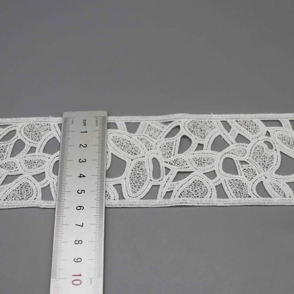 Senkrecht angelegtes Lineal zeigt die genaue Breite von 6.2cm Senkrecht angelegtes Lineal zeigt die genaue Breite von 6.2cm