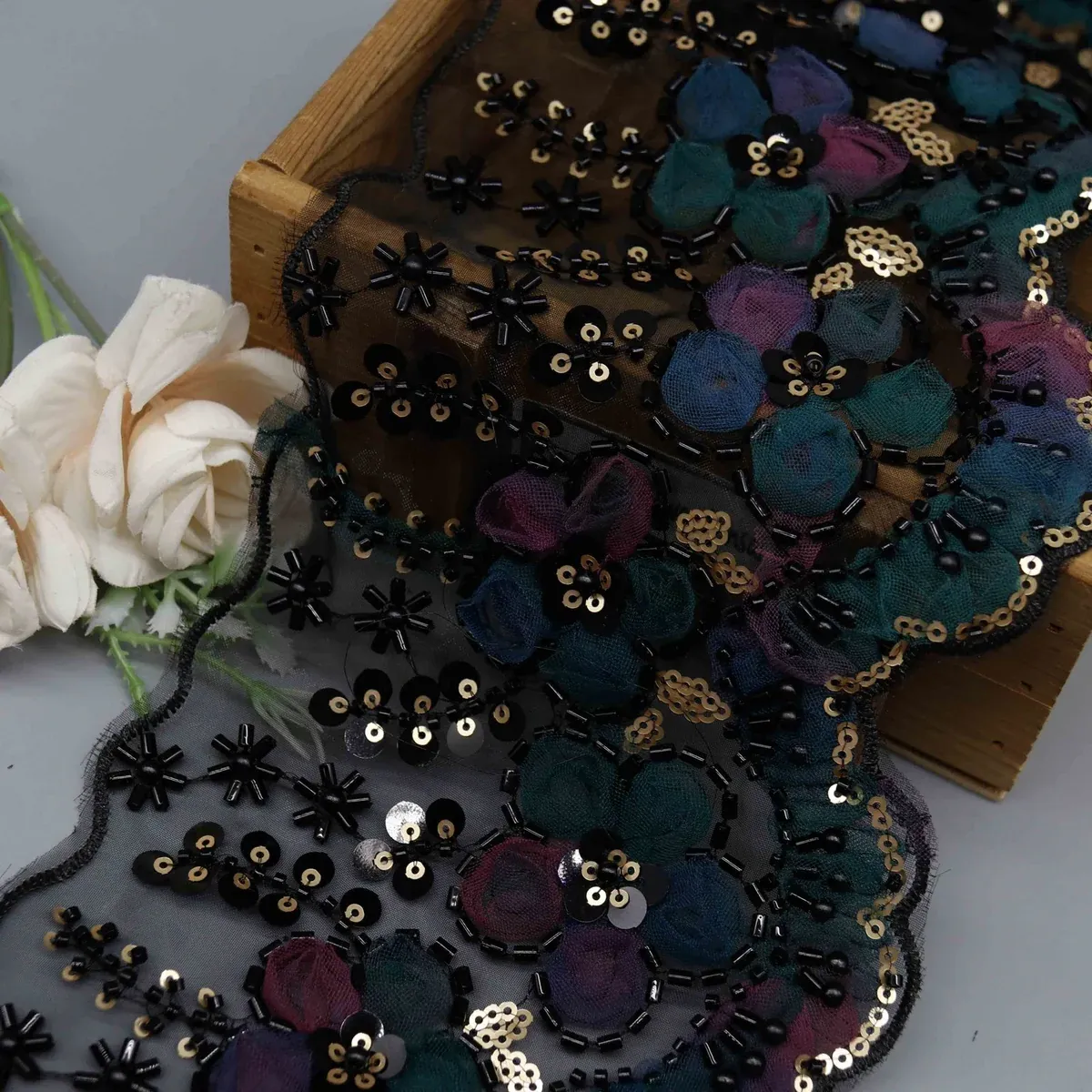 3D-Blumenspitzenborte mit Perlen zur Verzierung von Couture-Kleidern, Produktdetailansicht 7