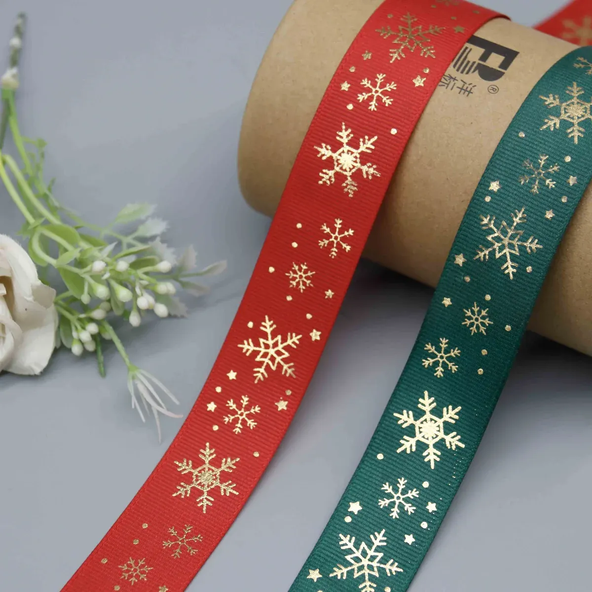 Cinta de grosgrain festiva para envolver regalos navideños, vista principal del producto