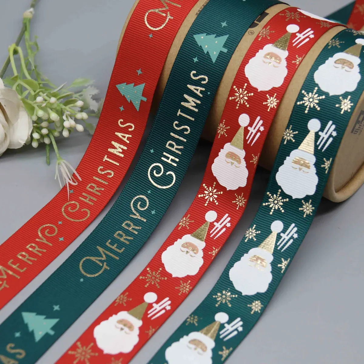 Cinta de grosgrain navideña con Papá Noel y lámina dorada para envolver regalos, vista principal del producto