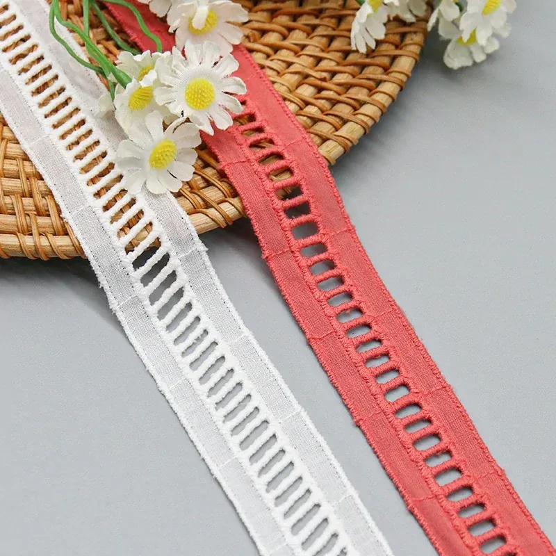 Galon de dentelle brodée ajourée à rayures en échelle 100% coton 2.7cm pour vêtements décontractés, vue principale du produit