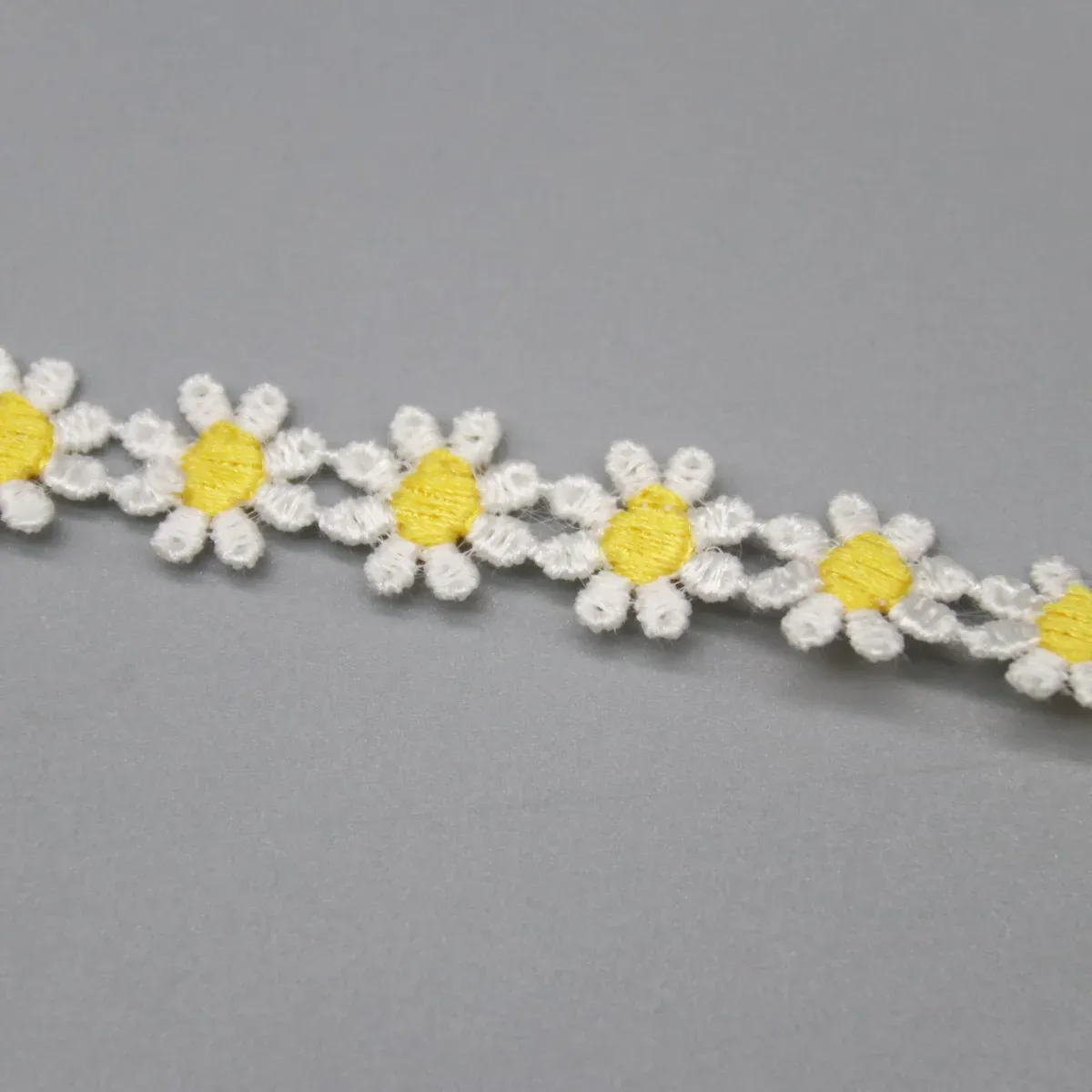 Daisy Chain 100% Polyester Water Soluble Lace Trim 1.5cm Purple for Children's Wear & Craft, product detail view 2